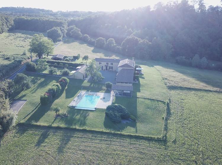 DOMAINE DU CHAMP DE L'HOSTE - maison d'hôtes à Larzac 24170 - domaine du champ de l'Hoste - piscine - Dordogne - Vue du ciel.