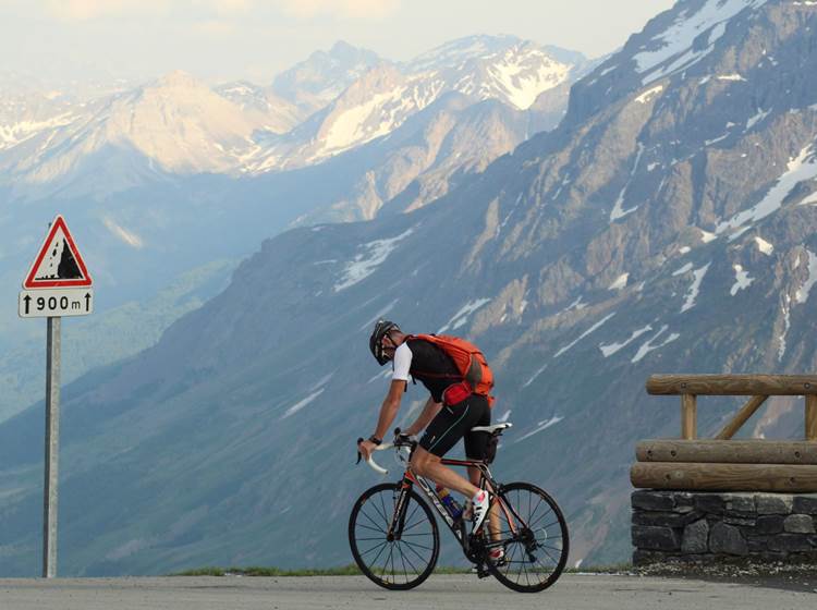 Ariivée au col du Galibier début Juin