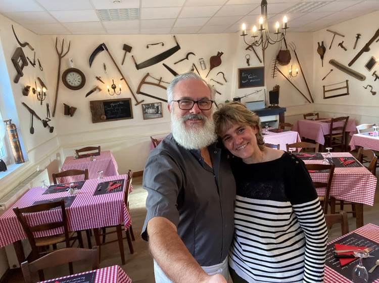 Au Thenay Bon, Patrick et Christine servent chaque midi plats et desserts maison. Un régal à deux minutes du Domaine !