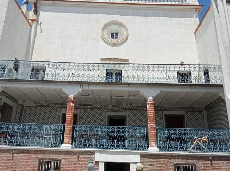 Le Mas Palegry chambres d'hôtes Perpignan - Les terrasses qui font le charme du Mas Palegry à Perpignan. Profitez de quelques instants de repos avant de prendre la route