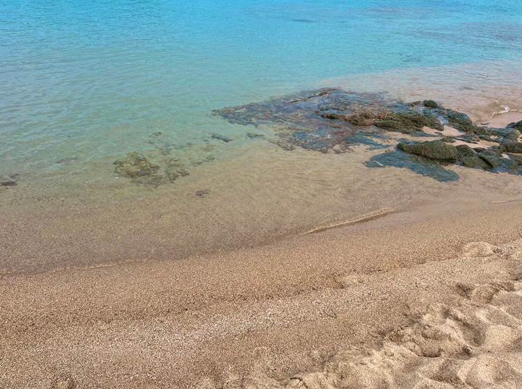 Plage du Peru: les eaux limpides de Thalassa (côté sud).