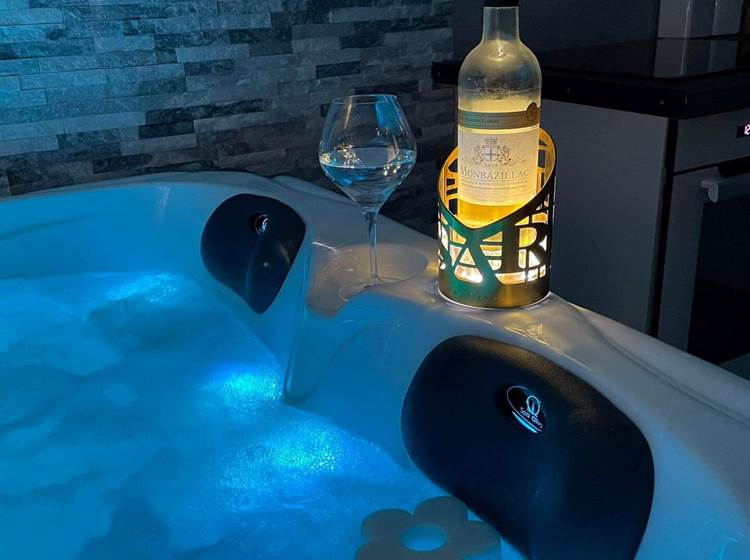 Jacuzzi (bouteille non incluse)
