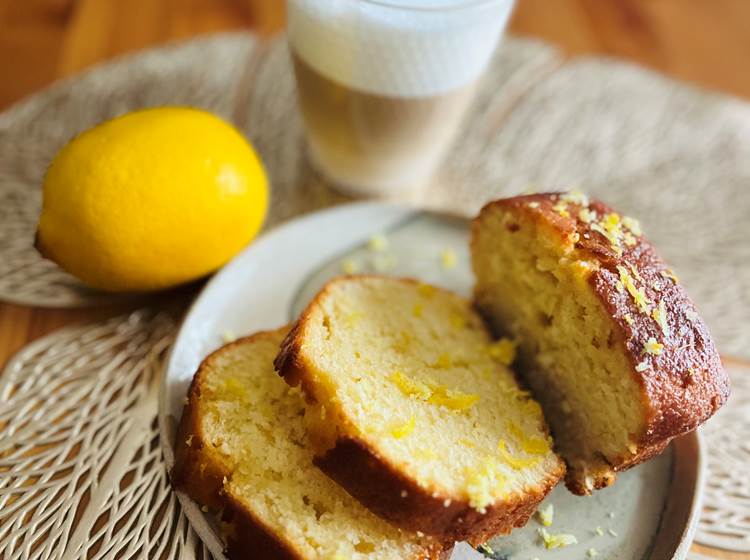 Le cake au citron "maison" et son cappuccino!