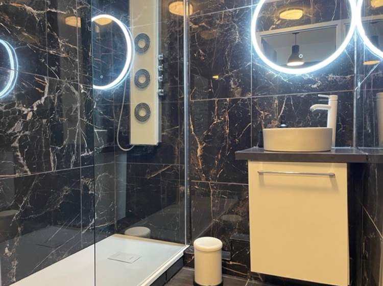 Sale d'eau avec douche 70*160