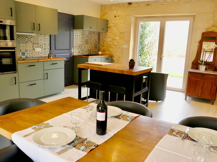 Champ de l'Hoste. Larzac. La maison. Cuisine et repas.