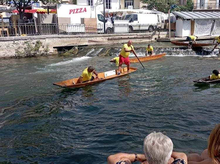 dimanche matin à l'Isle sur la sorgue fête nationale