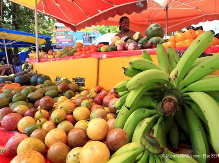 marché-sainte-anne-guadeloupe