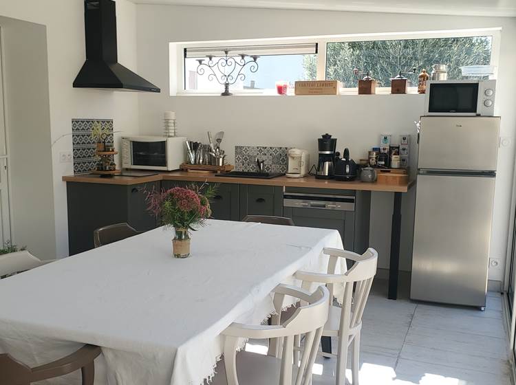 espace convivial commun avec cuisine équipée