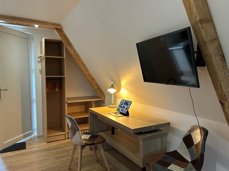 Espace de travail, TV, WIFI