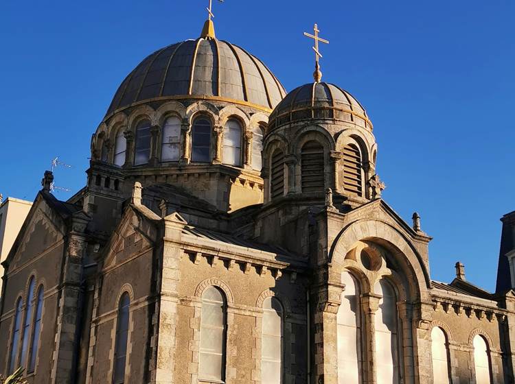 L'église orthodoxe Saint Alexandre à 200m de OCEAN 7