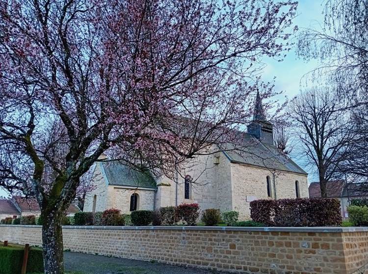 l'église de Bulson, photo de printemps