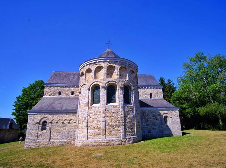 L'église de Xhignesse jouxte nos gîtes