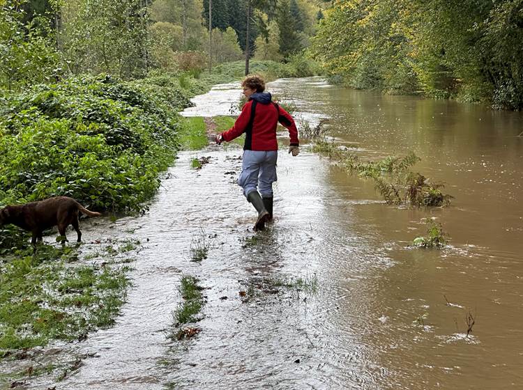 Le canal d'amenée déborde...