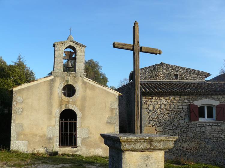 Chapelle de Sivergues en Provence - plateau des Claparèdes Luberon