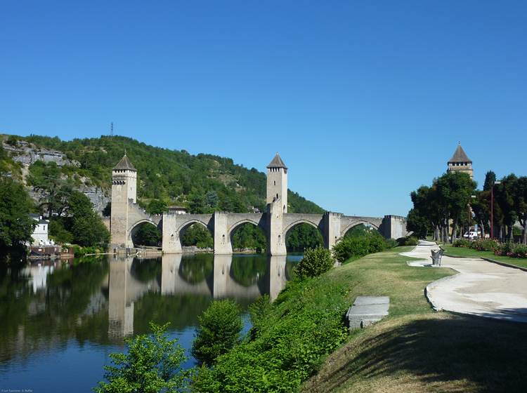 Le Pont Valentré à Cahors - © Lot Tourisme - E