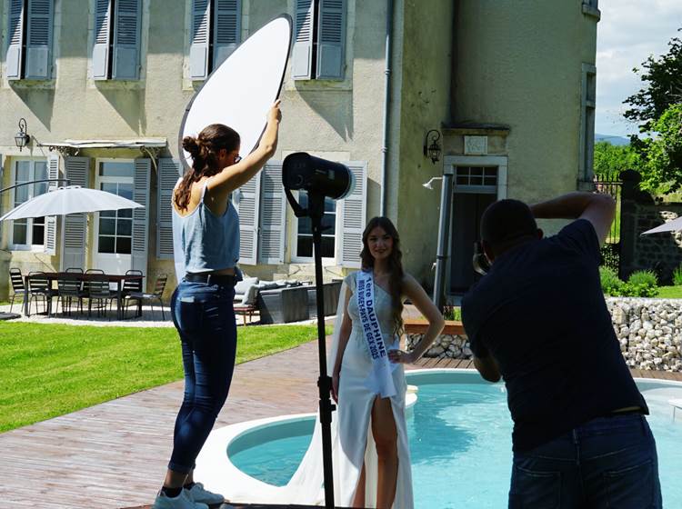 Shooting photo au soleil devant le Manoir du Colombier