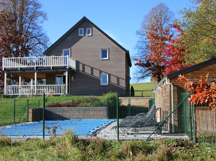 Vue l'automne depuis la piscine