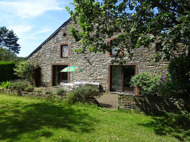 terrasse et jardin gîte 2