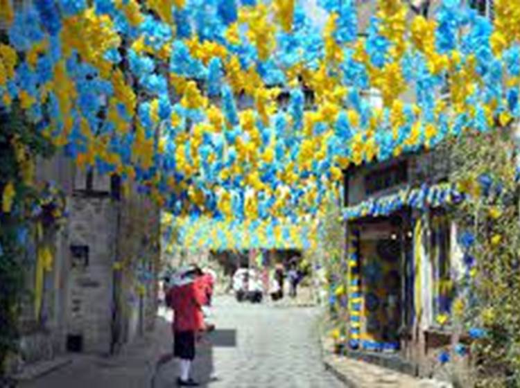 Les terres de la chouette, la cité médiévale en fête à l'occasion des OSTENSIONS