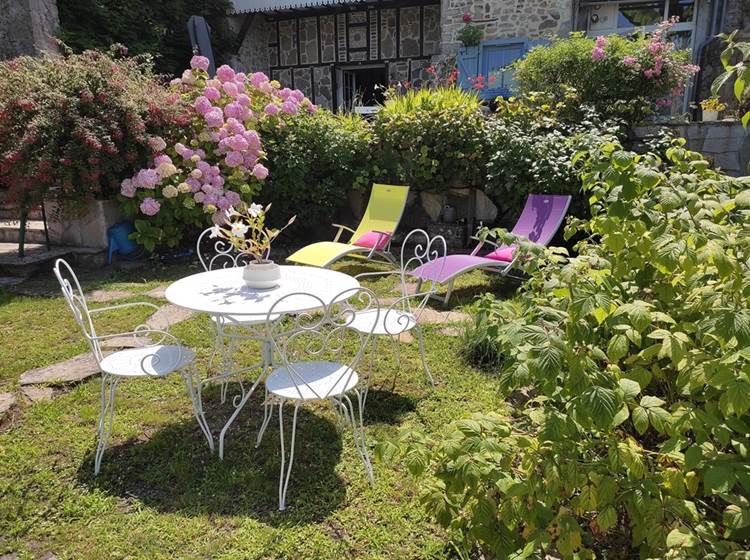 Chambres d'hôtes l'Amphitryon - Espace Détente dans le jardin