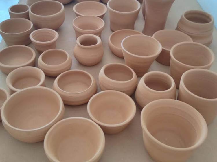La production de poteries de Maryline en Provence Lagnes