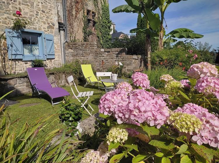Chambres d'hôtes l'Amphitryon - Espace Détente dans le jardin