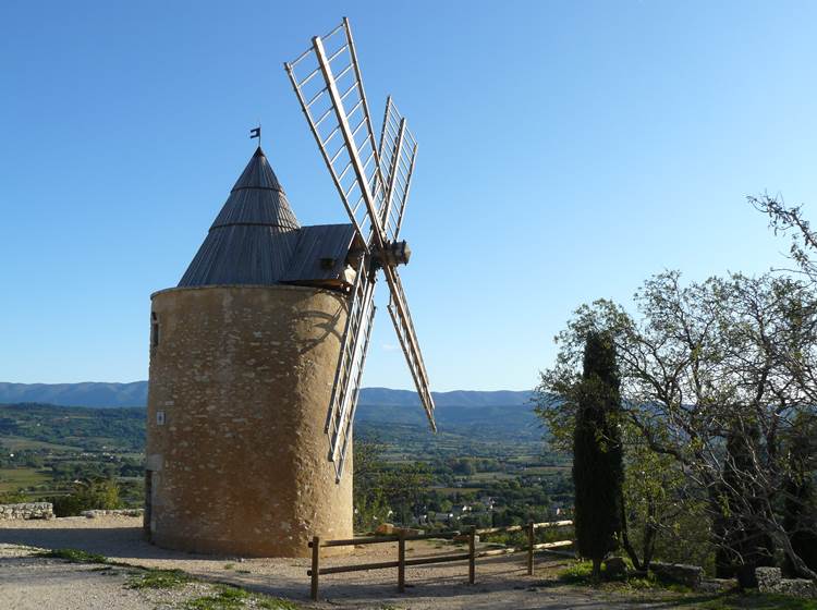 Le moulin à vent de Saint Saturnin les Apt Luberon Provence