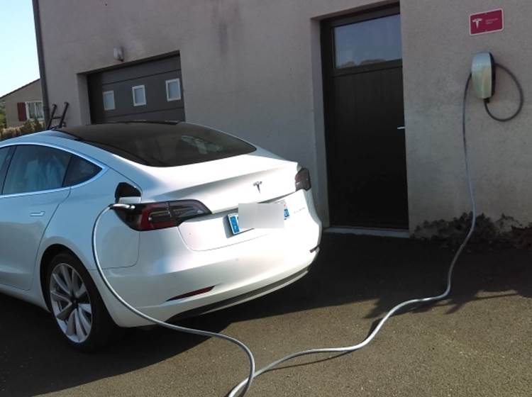 Borne de recharge électrique Tesla