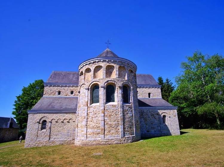 Tout à côté une très belle église classée au Patrimoine Majeur de Wallonie