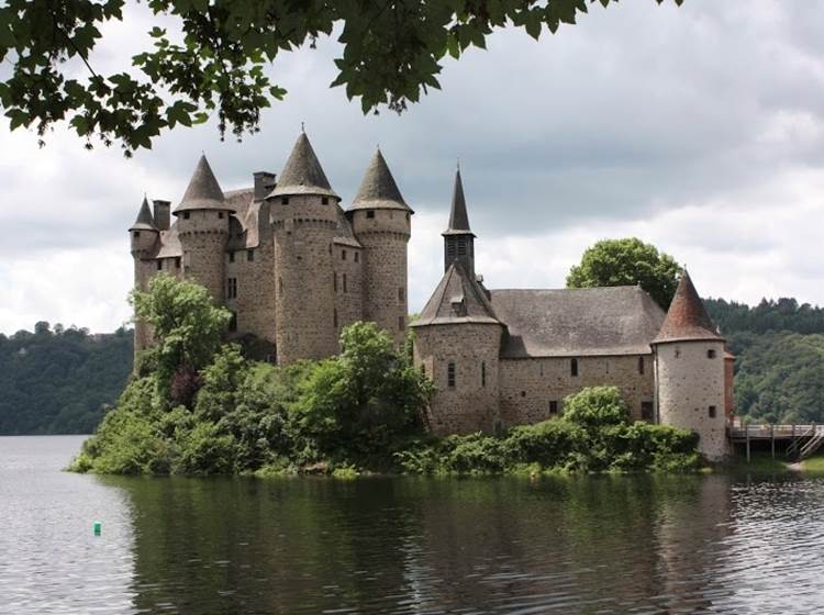 chambresdhote-chateaudeval-lieutouristique-barrage-bortlesorgues-correze