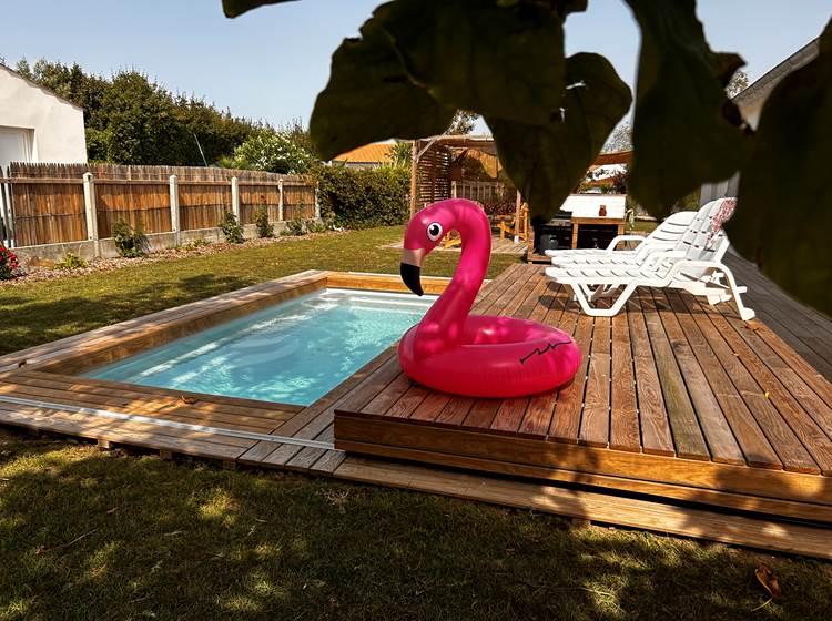 La piscine chauffée de Maison Ginette ; un environnement ludique pour petits et grands