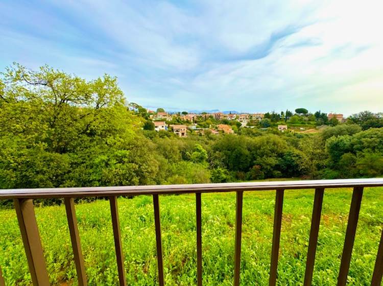 Vue imprenable sur le Vallon du Domaine Lou Bel Azur