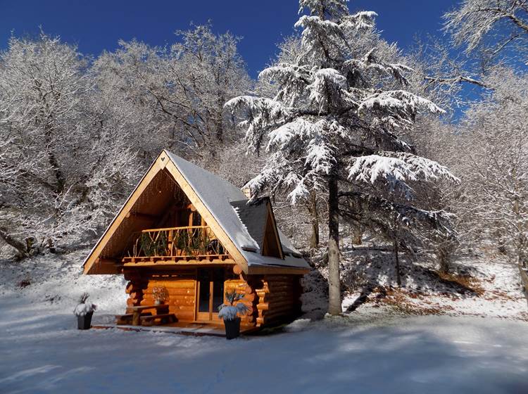 Le chalet avec la neige