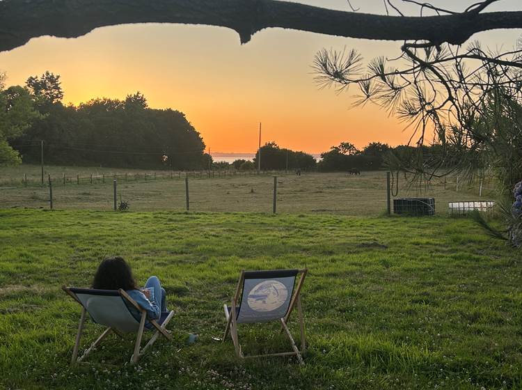 La vue depuis le jardin un soir d'été