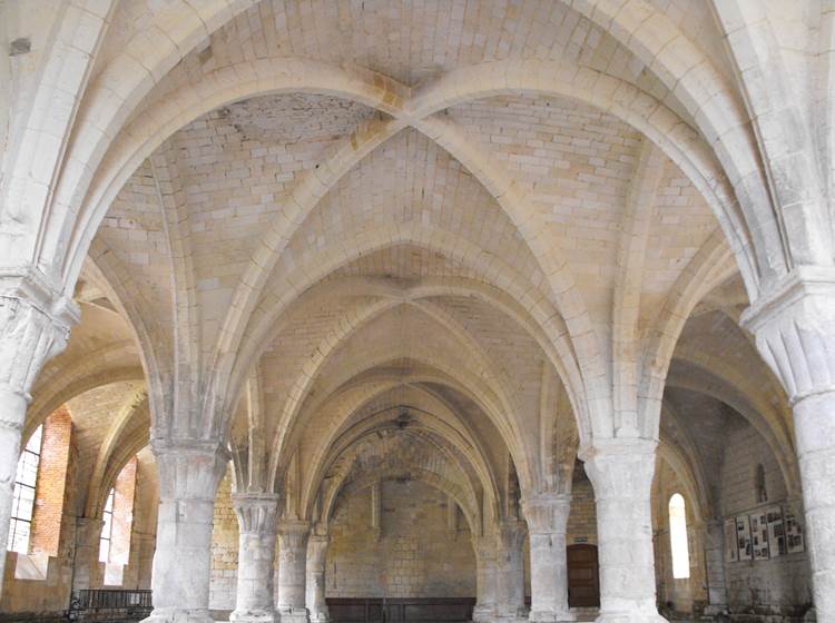 L'abbaye de Vaucelles à 2 kms