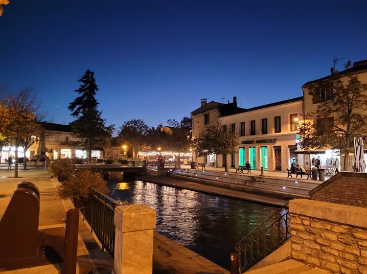 La sorgue près de la place Robert Vasse