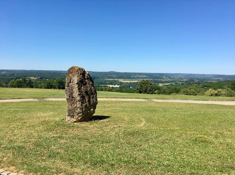 La Greze menhir vue Metairie