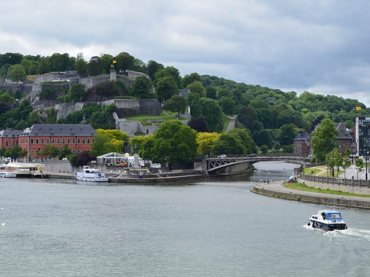 Namur est au confluent de la Sambre et de la Meuse (fleuve)