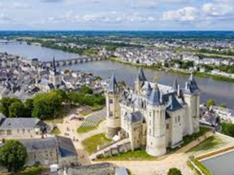 chateau-de-saumur-gite-jacuzzi-spa-couple