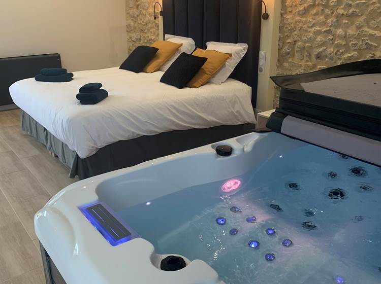 Vue chambre jacuzzi ouvert