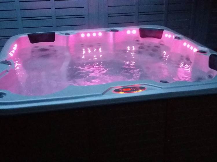 Jacuzzi en soirée