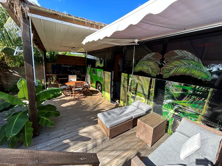 Terrasse détente et cuisine extérieure palmbus
