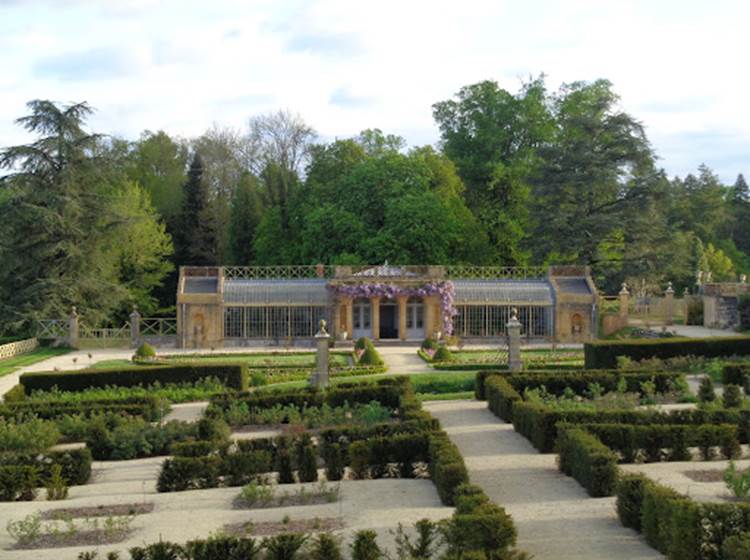 Le  château de Digoin à 24km