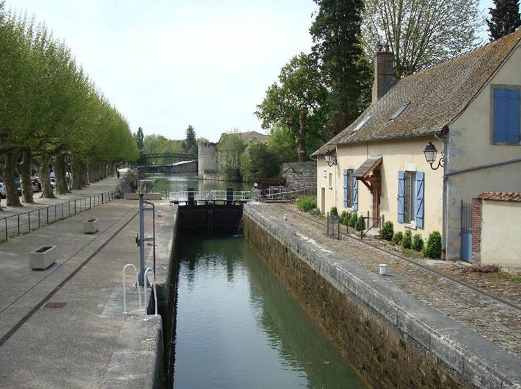 Canal de Briare (3 minutes à pied)
