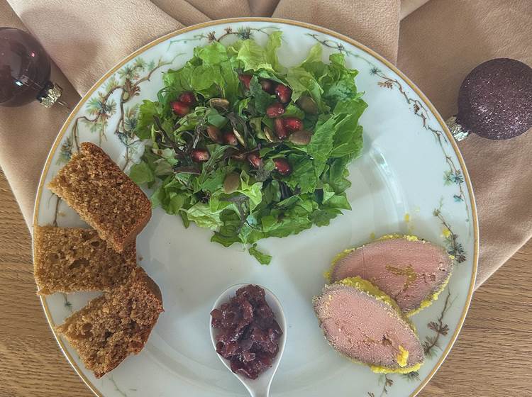 foie gras maison, chutney oignons et pain d'épice dîner réveillon Demeure du Porzou