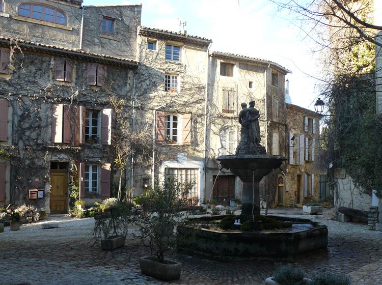 Fontaine du village de Saignon dans le Luberon