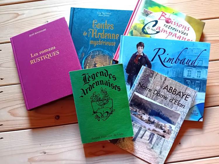 Un petit aperçu des livres de notre bibliothèque : contes, légendes, poésie...