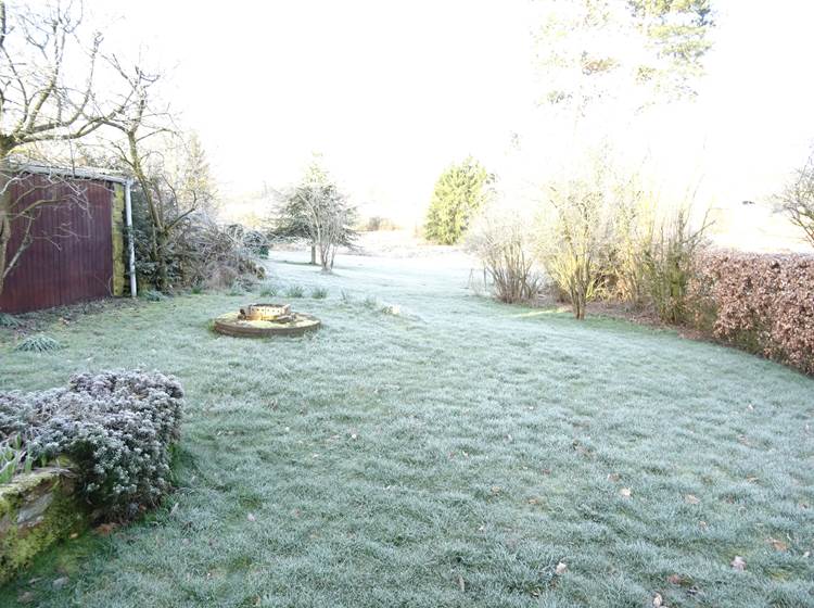 jardin du gîte 1 sous la neige