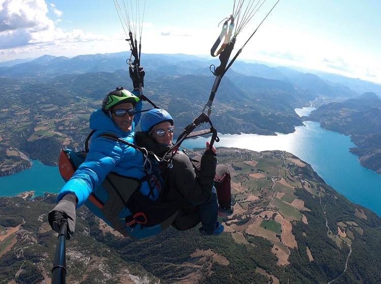 Vol en parapente, les Ailes du Lac à Saint Vincent les Forts