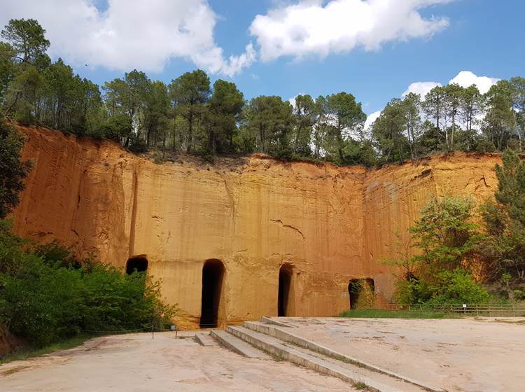 Entrée des mines de Bruoux  Provence - entre Gargas et Roussillon en Provence